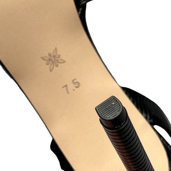 NWT BCBGeneration Black Niada Ankle Straps Platform 4" Heels Pumps Size 7.5 - Picture 14 of 16